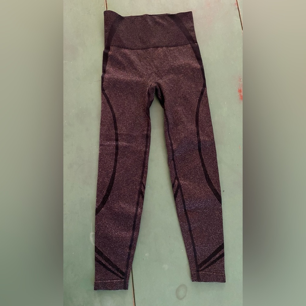 VICTORIA'S SECRET Flow On Point Metallic Gold Copper Leggings Size Small